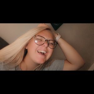 Meet your Posher, Maegan